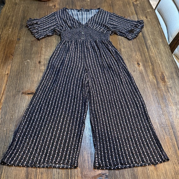 Black jumpsuit with floral accents - Picture 4 of 9